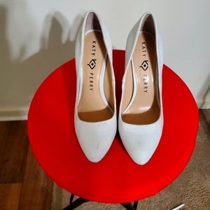 Katy Pery the AW Court Shoe, size 6.